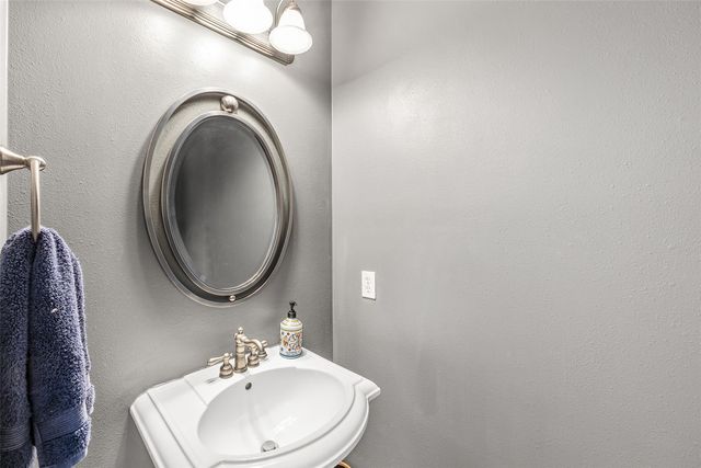 2812 Broken Woods Drive, Coralville, IA 52241