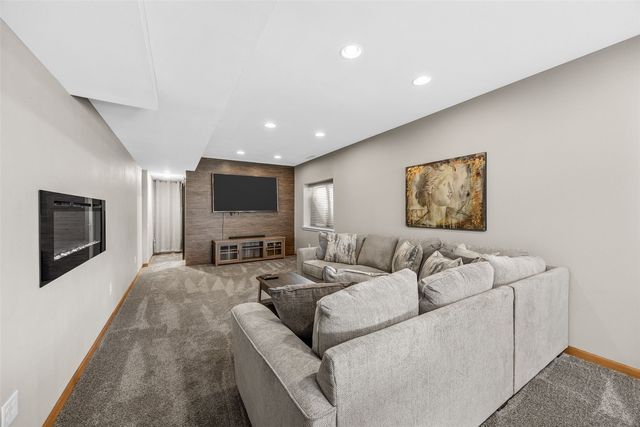 2812 Broken Woods Drive, Coralville, IA 52241