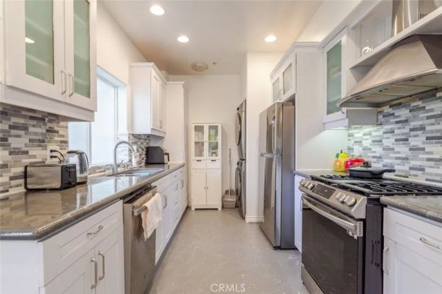 626 E Orange Grove Avenue 204, Burbank, CA 91501