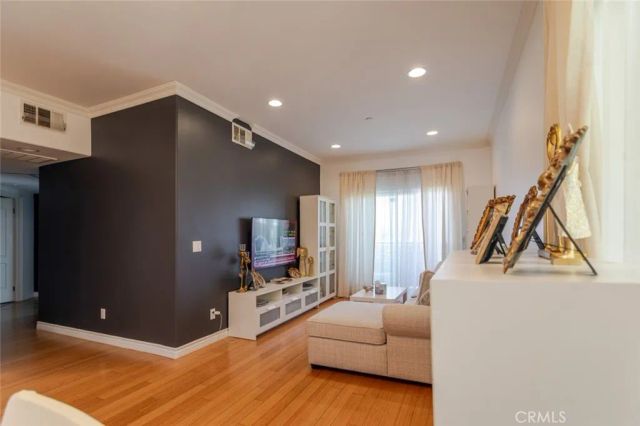 626 E Orange Grove Avenue 204, Burbank, CA 91501