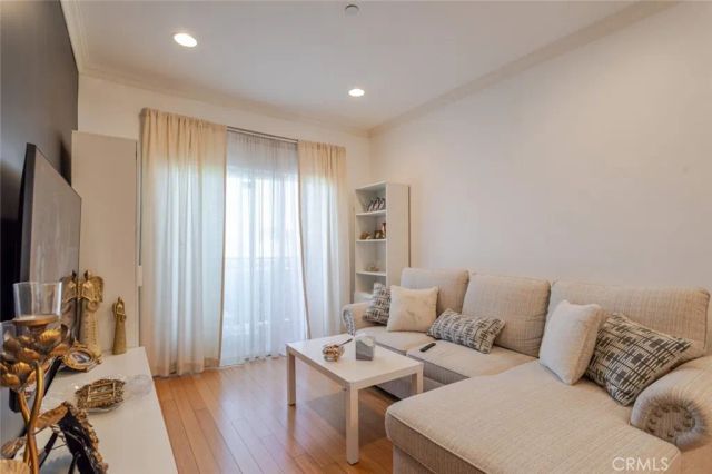 626 E Orange Grove Avenue 204, Burbank, CA 91501