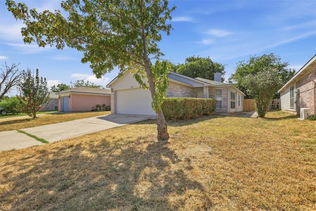 10616 Shadywood Drive, Fort Worth, TX 76140