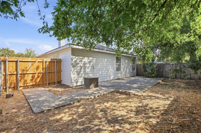 10616 Shadywood Drive, Fort Worth, TX 76140