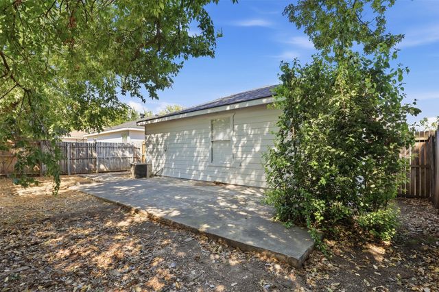10616 Shadywood Drive, Fort Worth, TX 76140