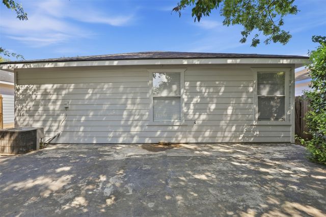 10616 Shadywood Drive, Fort Worth, TX 76140