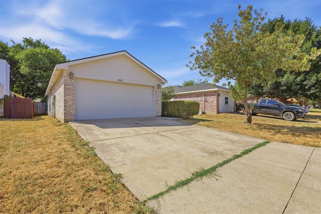 10616 Shadywood Drive, Fort Worth, TX 76140