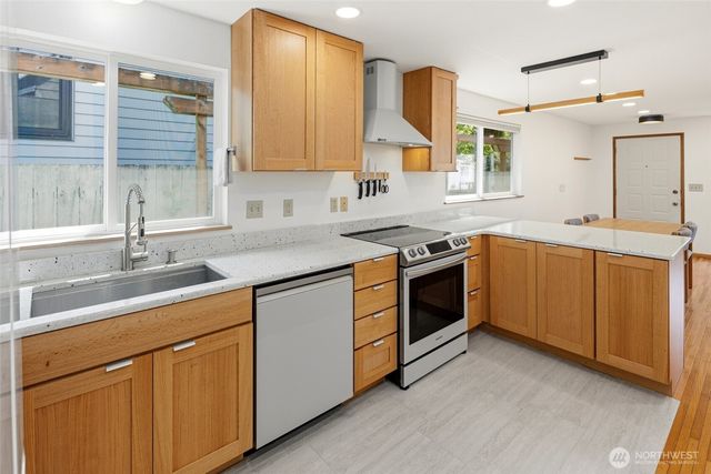 520 N 79th Street, Seattle, WA 98103