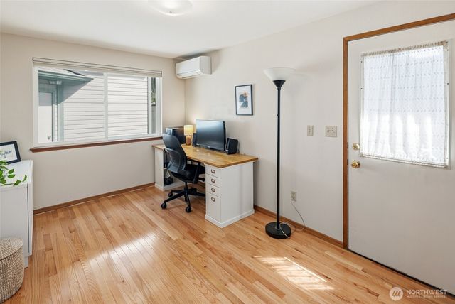 520 N 79th Street, Seattle, WA 98103