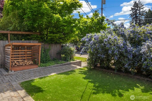 520 N 79th Street, Seattle, WA 98103