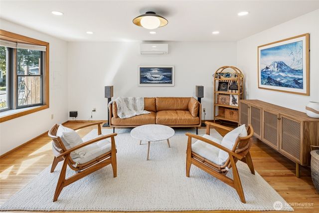 520 N 79th Street, Seattle, WA 98103