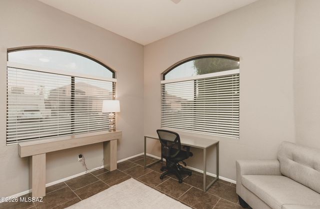 9513 E Lochnay Lane, Tucson, AZ 85747