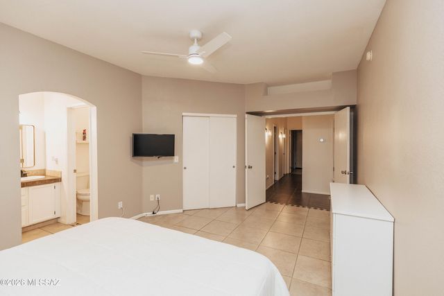 9513 E Lochnay Lane, Tucson, AZ 85747