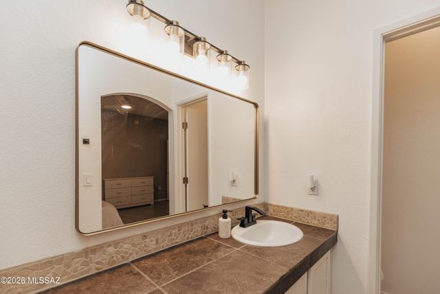 9513 E Lochnay Lane, Tucson, AZ 85747