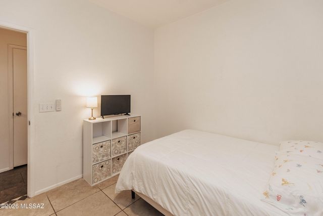 9513 E Lochnay Lane, Tucson, AZ 85747