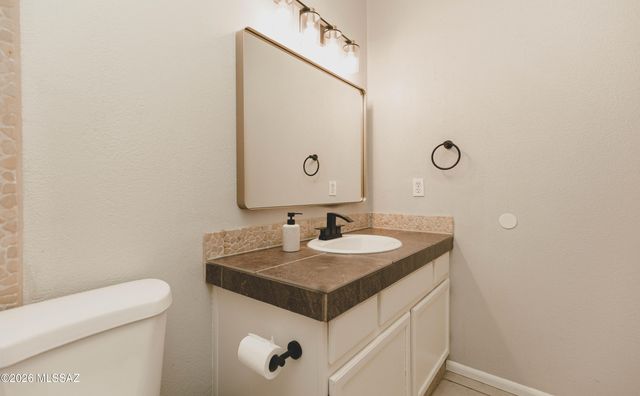9513 E Lochnay Lane, Tucson, AZ 85747