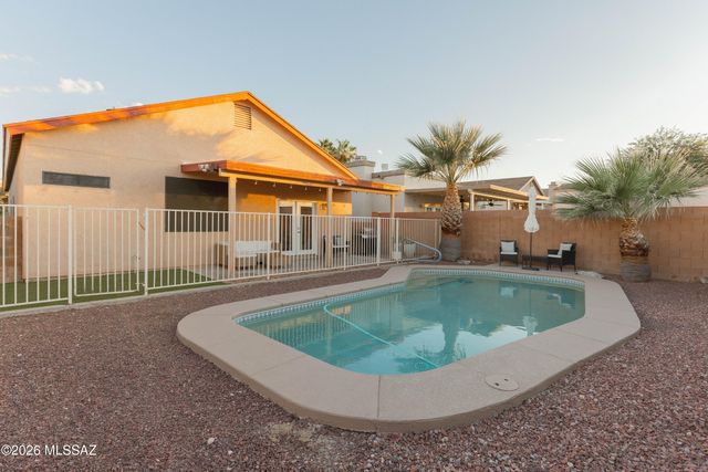 9513 E Lochnay Lane, Tucson, AZ 85747
