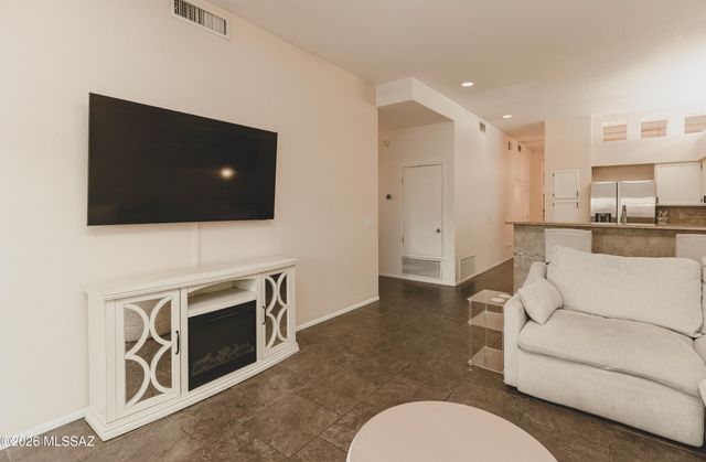 9513 E Lochnay Lane, Tucson, AZ 85747