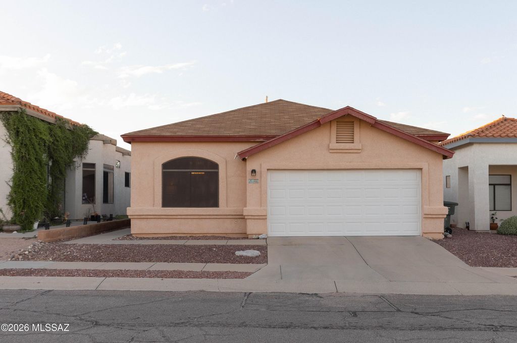 9513 E Lochnay Lane, Tucson, AZ 85747