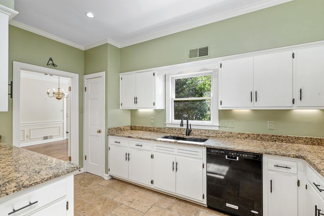 2784 FOX CREEK DR, Germantown, TN 38138