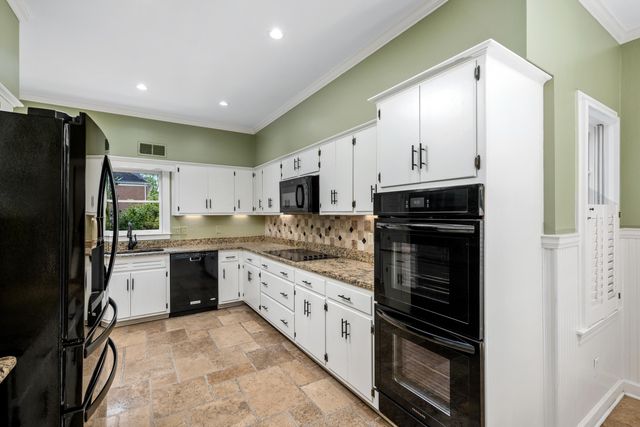 2784 FOX CREEK DR, Germantown, TN 38138