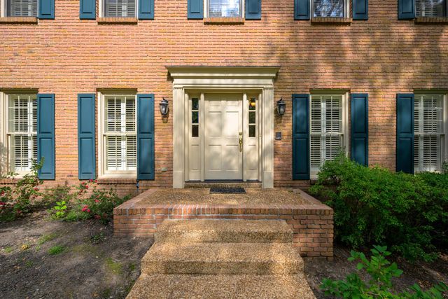 2784 FOX CREEK DR, Germantown, TN 38138