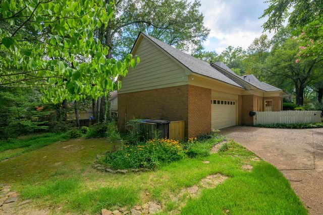 2784 FOX CREEK DR, Germantown, TN 38138