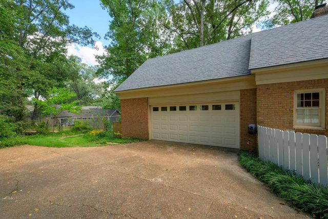 2784 FOX CREEK DR, Germantown, TN 38138