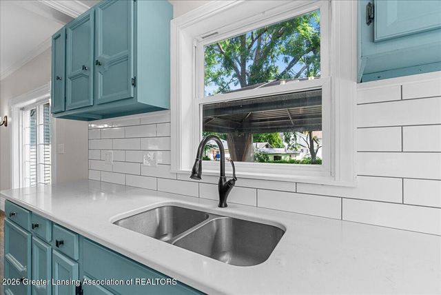 236 W Lincoln Street, Grand Ledge, MI 48837