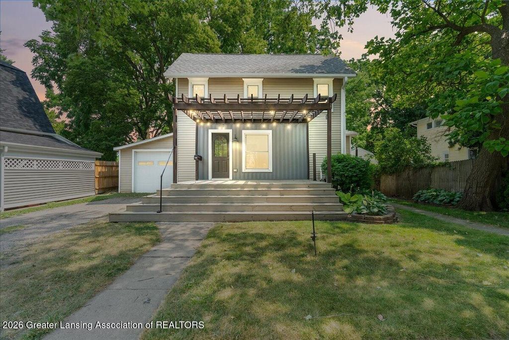 236 W Lincoln Street, Grand Ledge, MI 48837