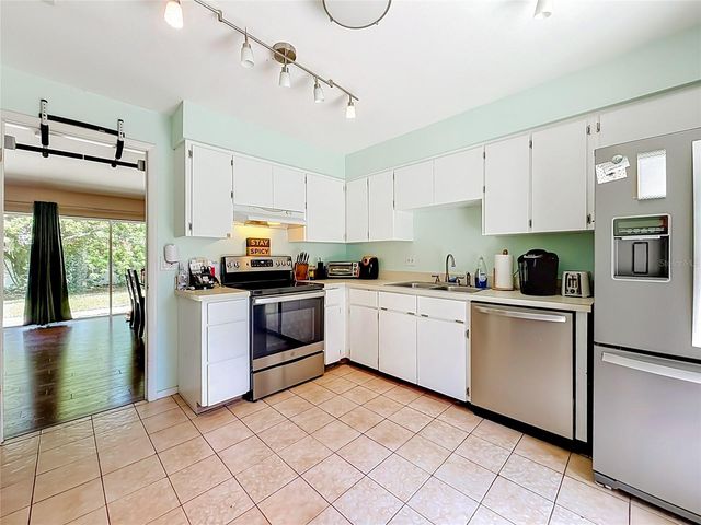 800 WAVECREST DRIVE, Orlando, FL 32807
