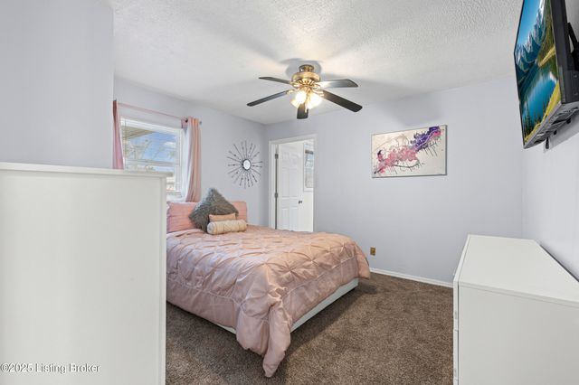 5604 Riata Ct, Louisville, KY 40218