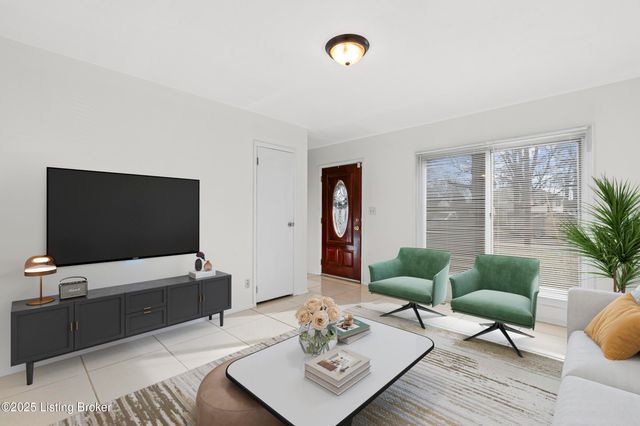 5604 Riata Ct, Louisville, KY 40218