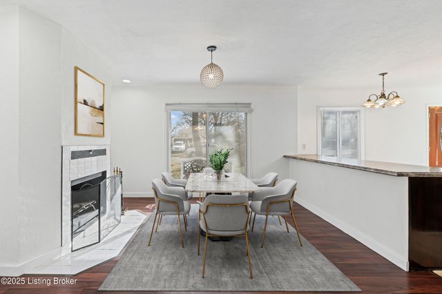 5604 Riata Ct, Louisville, KY 40218