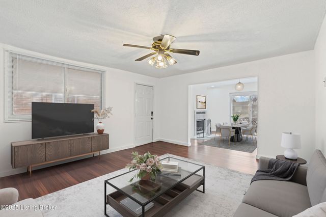 5604 Riata Ct, Louisville, KY 40218