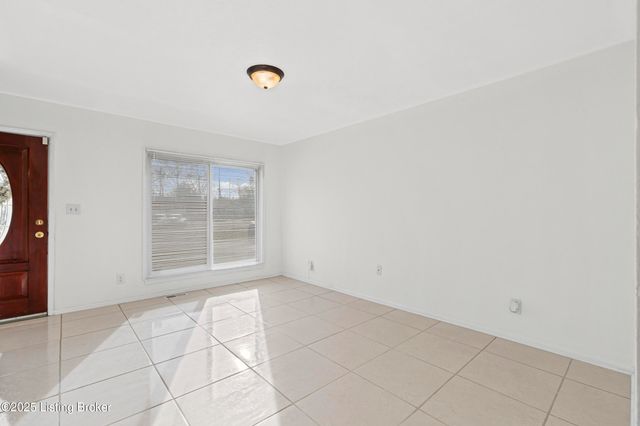 5604 Riata Ct, Louisville, KY 40218