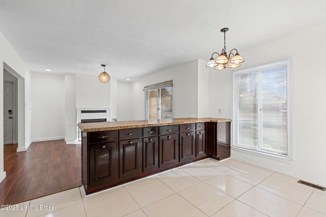 5604 Riata Ct, Louisville, KY 40218