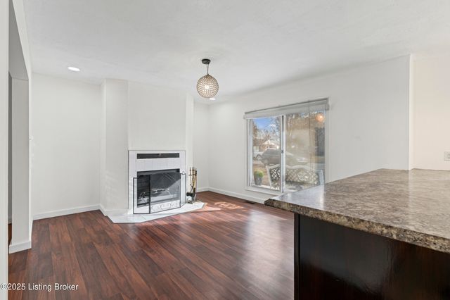 5604 Riata Ct, Louisville, KY 40218