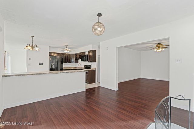 5604 Riata Ct, Louisville, KY 40218