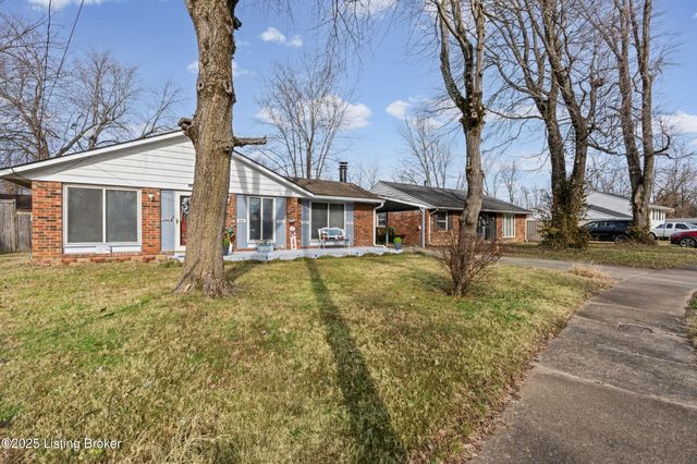 5604 Riata Ct, Louisville, KY 40218