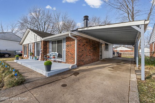 5604 Riata Ct, Louisville, KY 40218