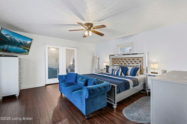 5604 Riata Ct, Louisville, KY 40218