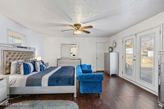 5604 Riata Ct, Louisville, KY 40218