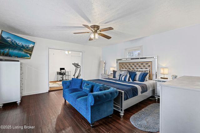 5604 Riata Ct, Louisville, KY 40218