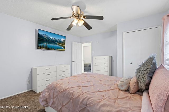 5604 Riata Ct, Louisville, KY 40218