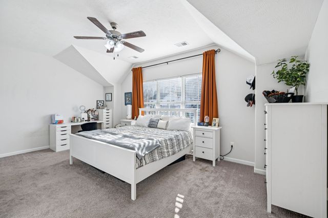 1740 Sunray Dr, Murfreesboro, TN 37127