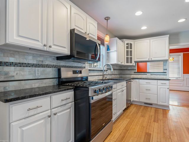 22631 Ridgeway Street, St Clair Shores, MI 48080