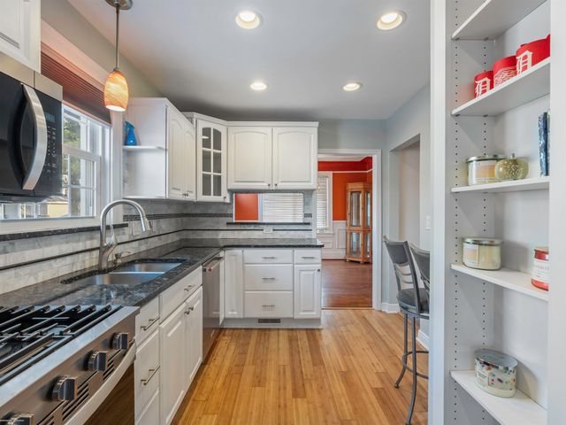 22631 Ridgeway Street, St Clair Shores, MI 48080