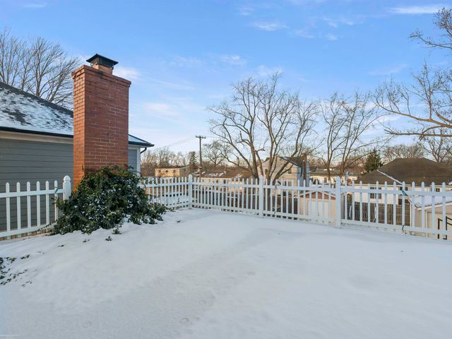 22631 Ridgeway Street, St Clair Shores, MI 48080