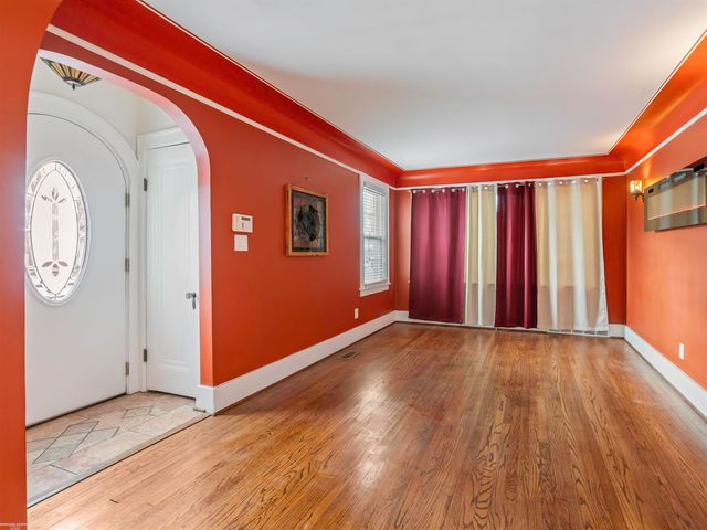 22631 Ridgeway Street, St Clair Shores, MI 48080