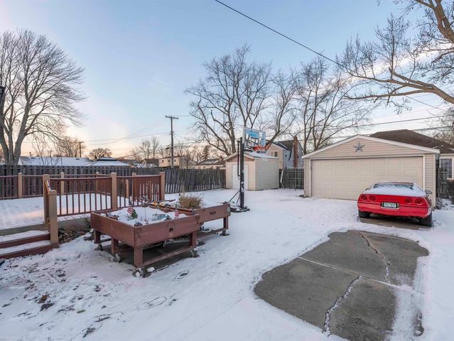 22631 Ridgeway Street, St Clair Shores, MI 48080